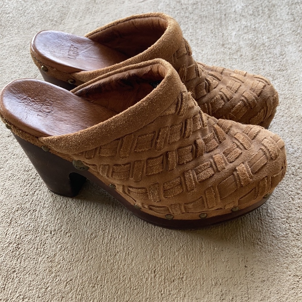 Size 8 UGG arroyo suede weave mules/clogs. EUC
